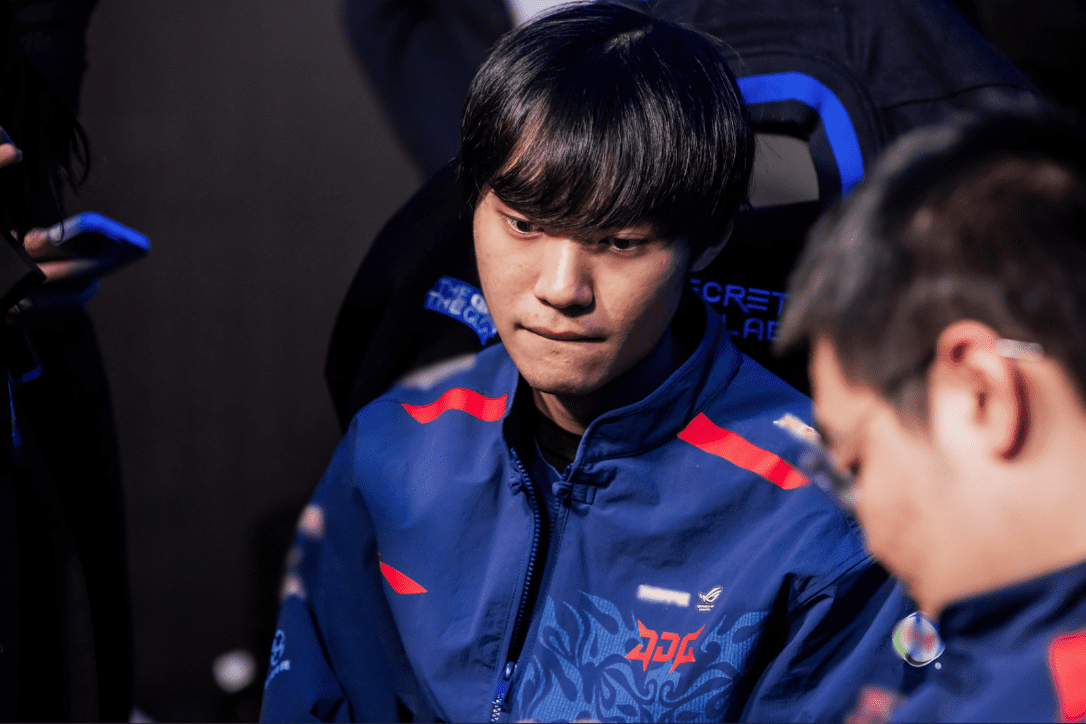 Knight's seemingly harmless habit led to JDG's bitter defeat