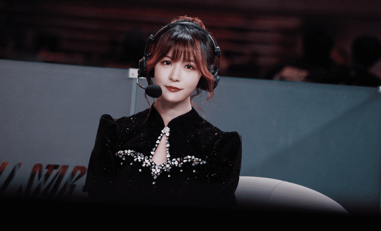 TongXi impresses LPL audiences with her charming face and impressive knowledge of League of Legends