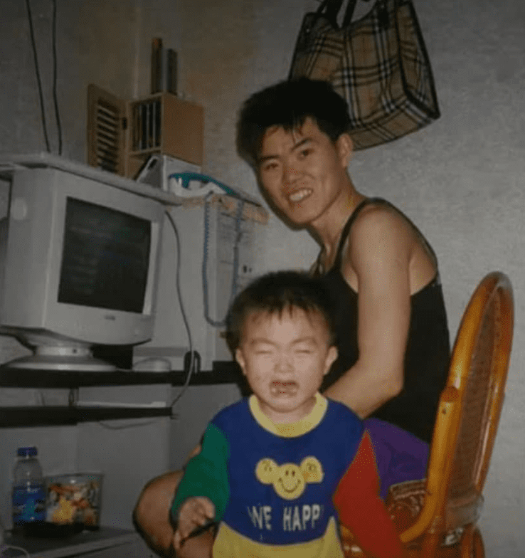 Father and son when Faker was young and his father was younger