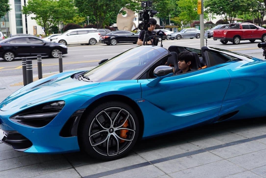 According to some information, this is the McLaren 720S valued at approximately 7 billion VND