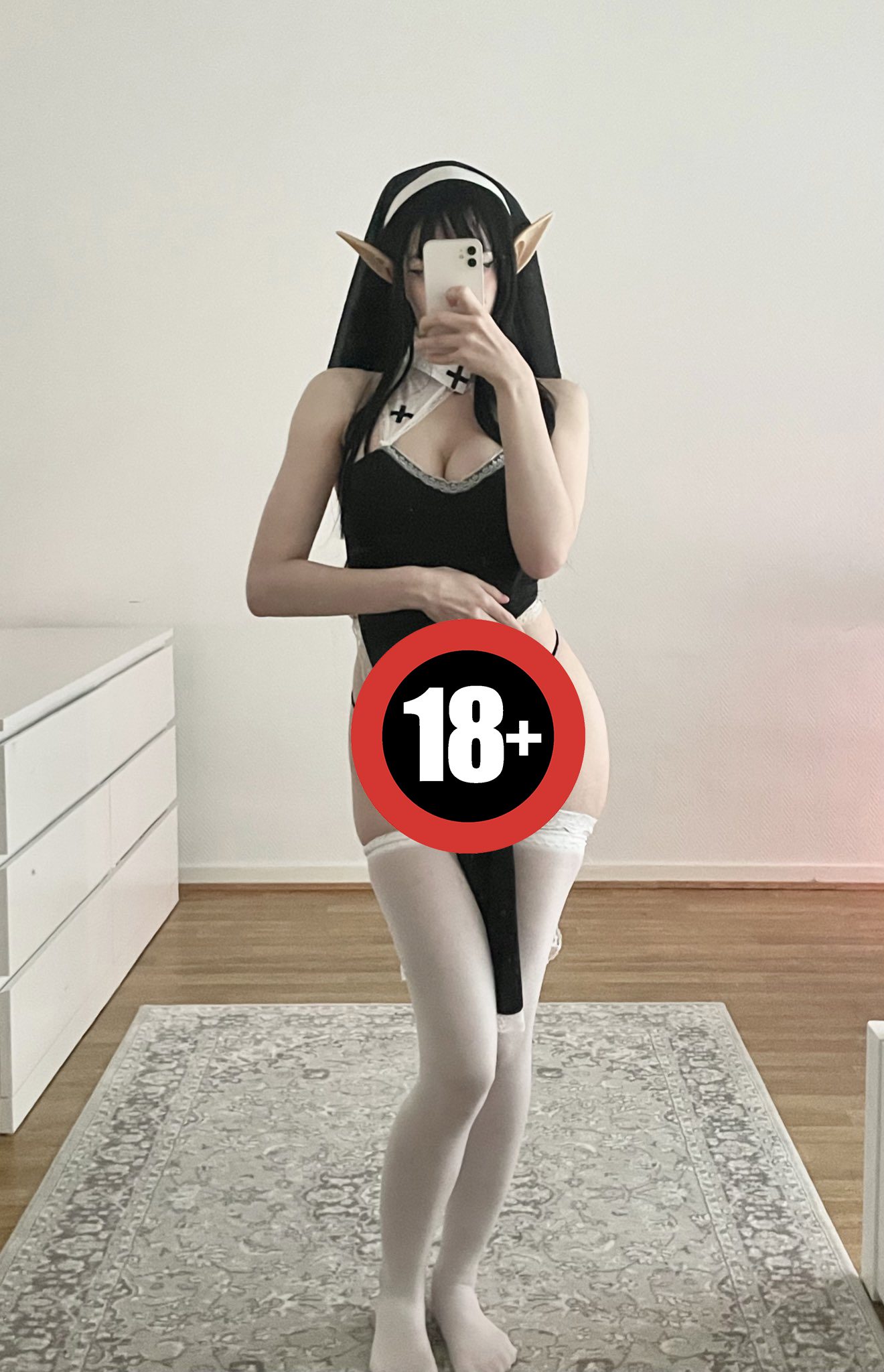 She pursues a sexy cosplay style but often covers her face in photos