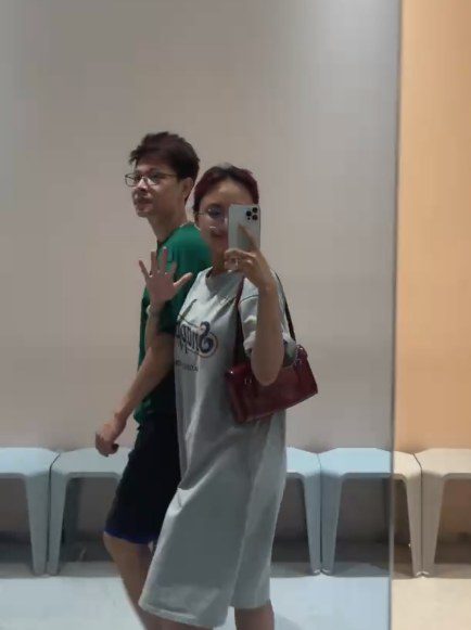 MC Minh Nghi appears unexpectedly in a long flowing dress