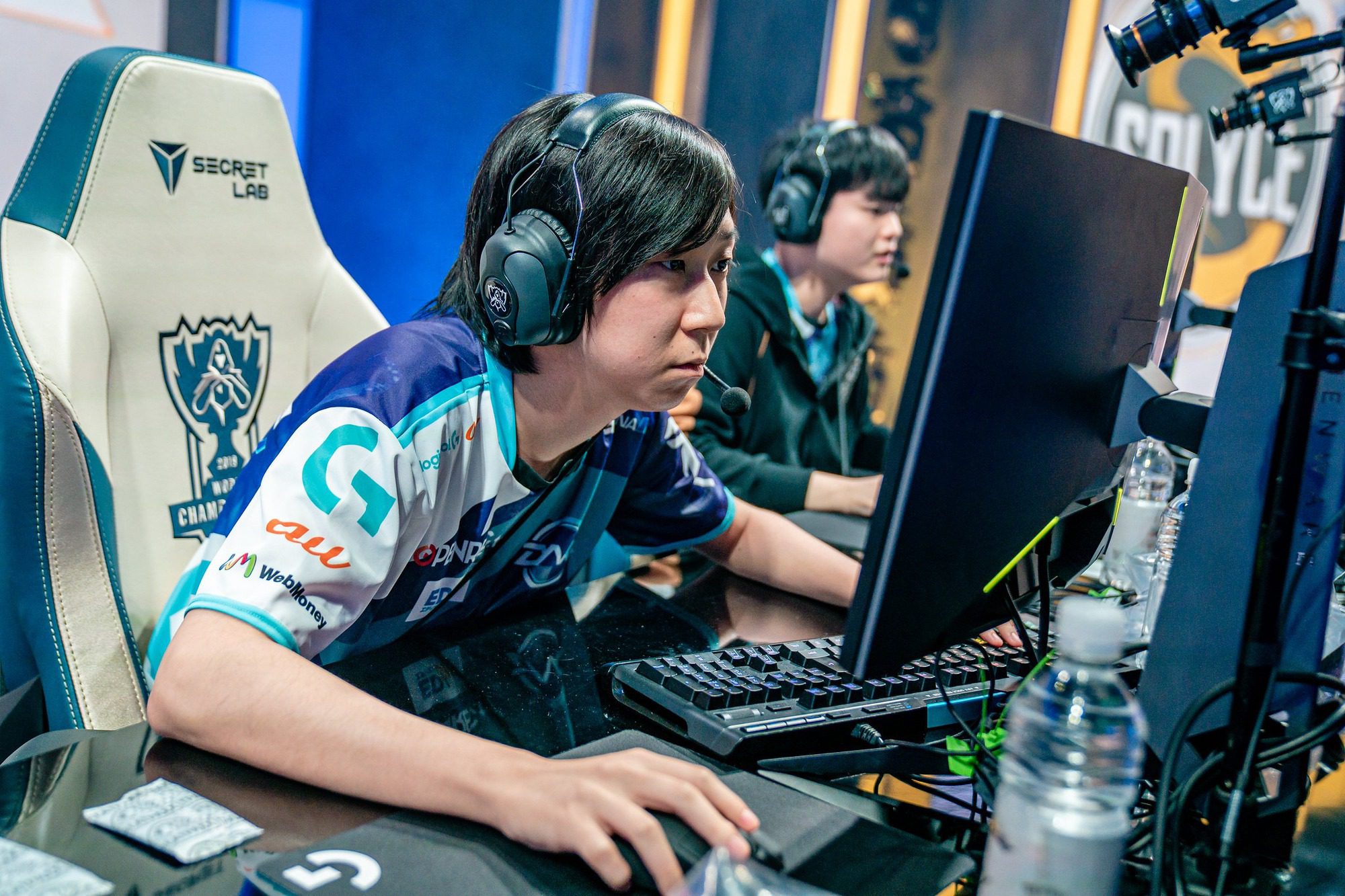 In the global League of Legends context, Faker still trails Yutapon of DFM
