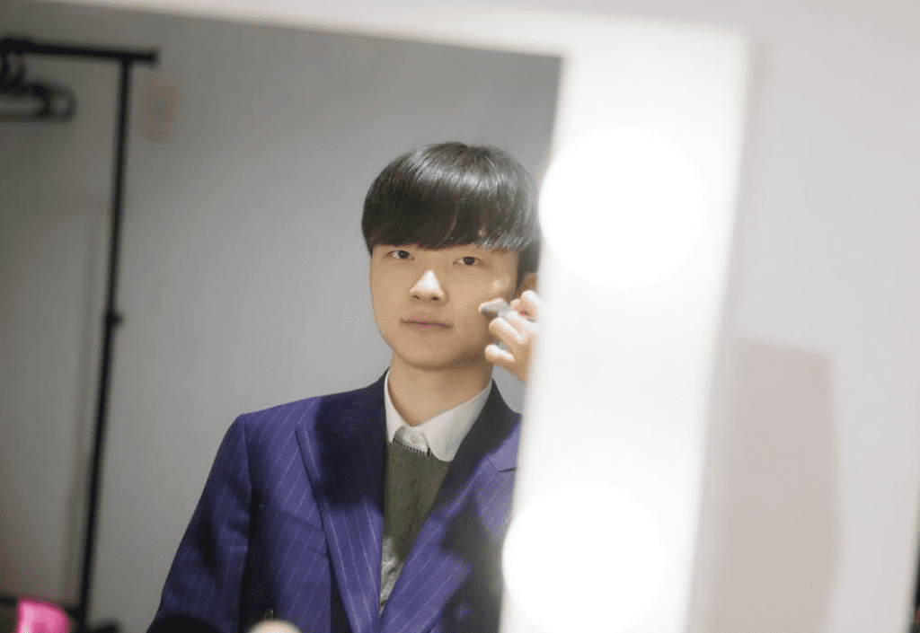 Faker has fully recovered to attend the year-end fan meeting event with T1 fans