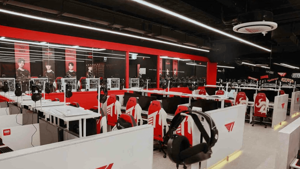 T1's PC Bang is highly rated by gamers for its excellent quality