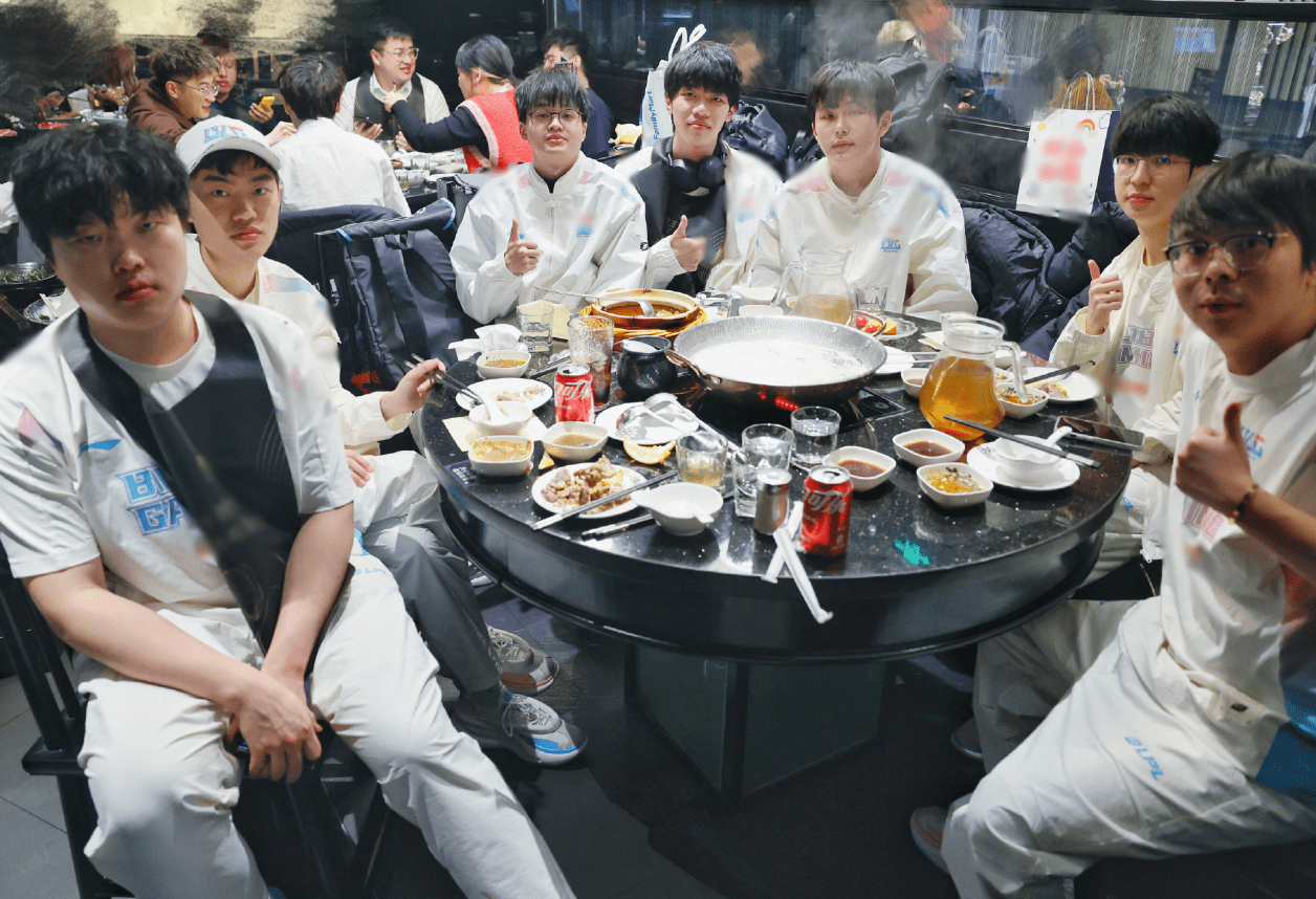 Knight is believed to have eaten something unsuitable during the hot pot meal with the BLG team, leading to food poisoning