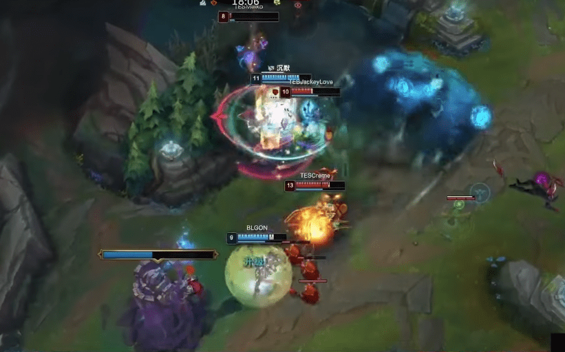 JackeyLove's overly confident turret attack led to Creme going down with him afterwards.