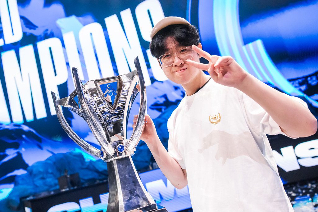 Zeus doesn't often discuss the 2023 Worlds skins like his teammates