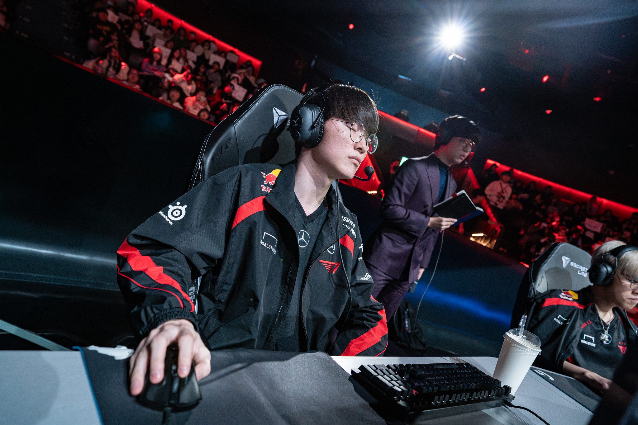 Not the main damage dealer but Faker still makes his junior colleagues 'run to catch up'