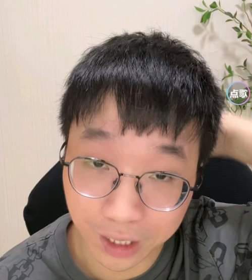 Former BLG Coach Tabe asserts Uzi is better than Faker, stating that LPL's ADCs lack titles due to not playing with strong teammates