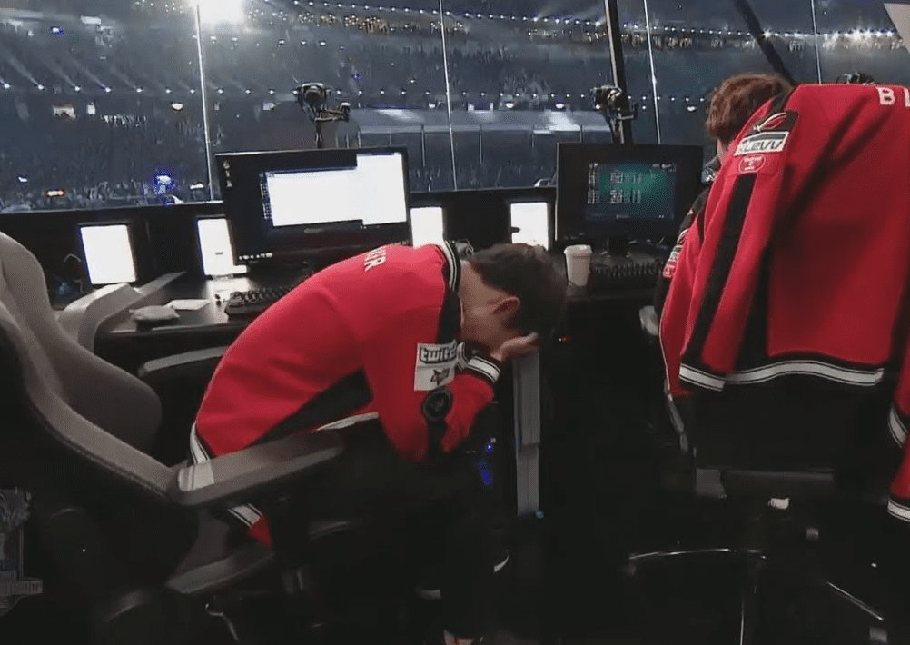 The moment right after the 2017 World Championship finals ended is one of the rare times fans saw Faker cry
