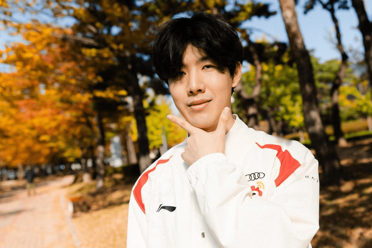 TheShy's intention to play DOTA 2 has left many of his fans in shock