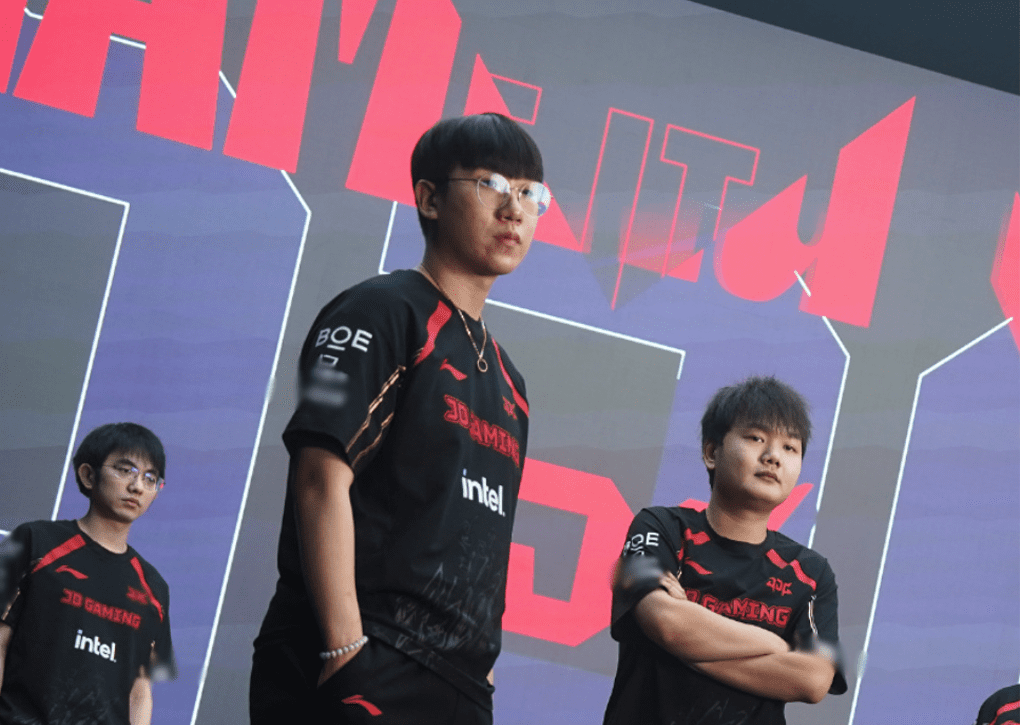 Currently, the LPL seems to lack enough skilled ADC players to rival Ruler