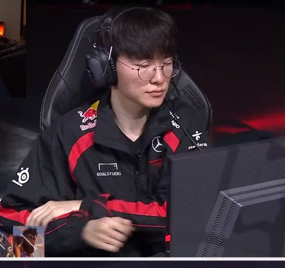 Faker's hand massage action worries fans