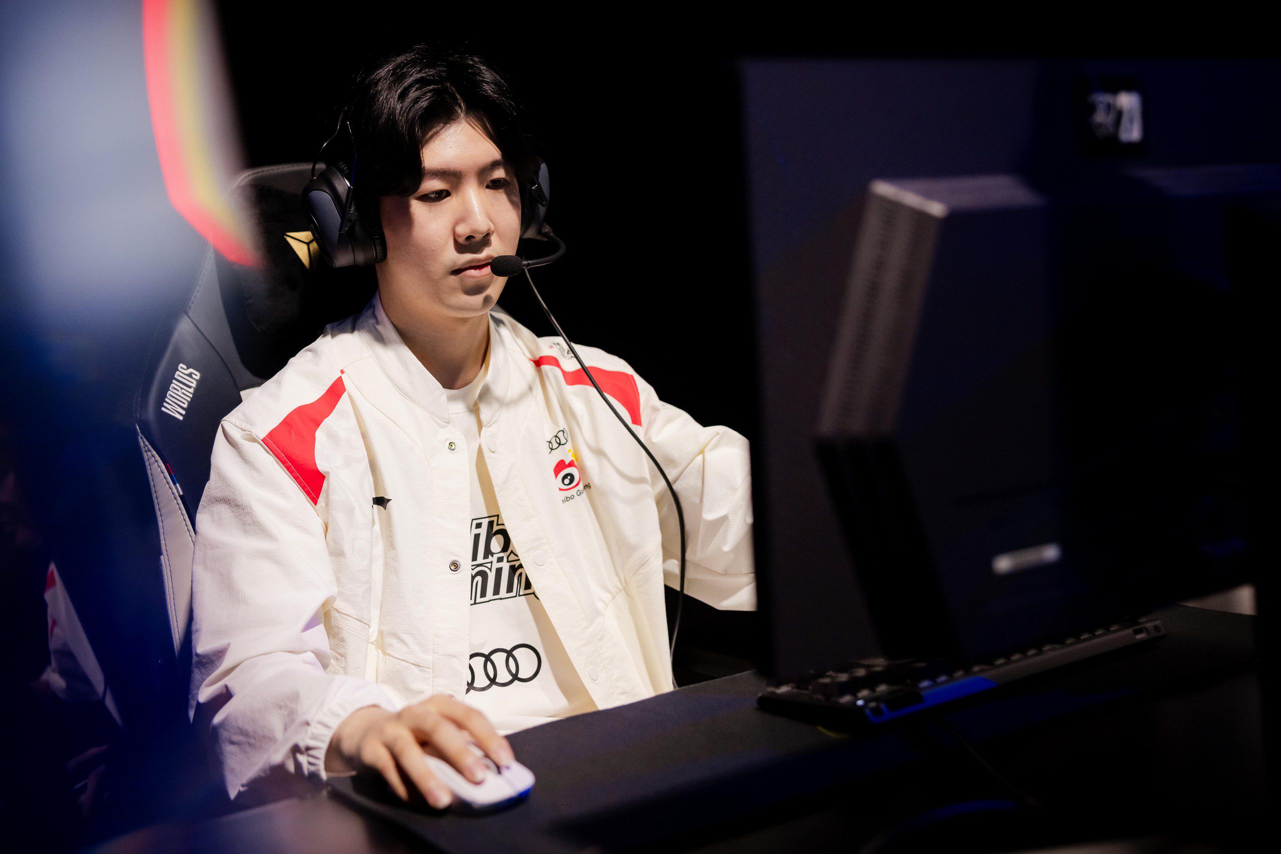 A series of stars have also left the league, like TheShy
