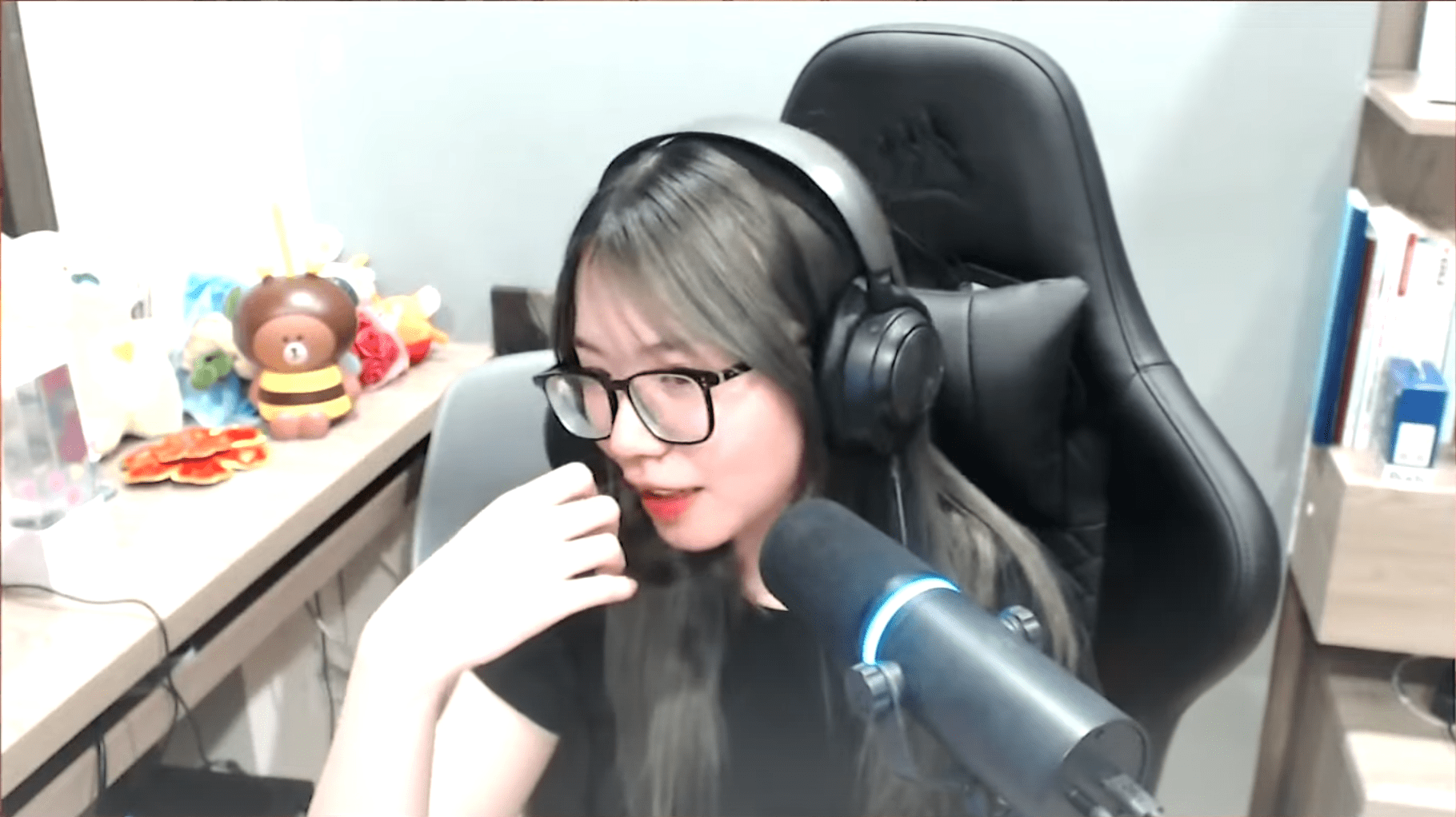 Remind streaming to confirm she will leave VCS