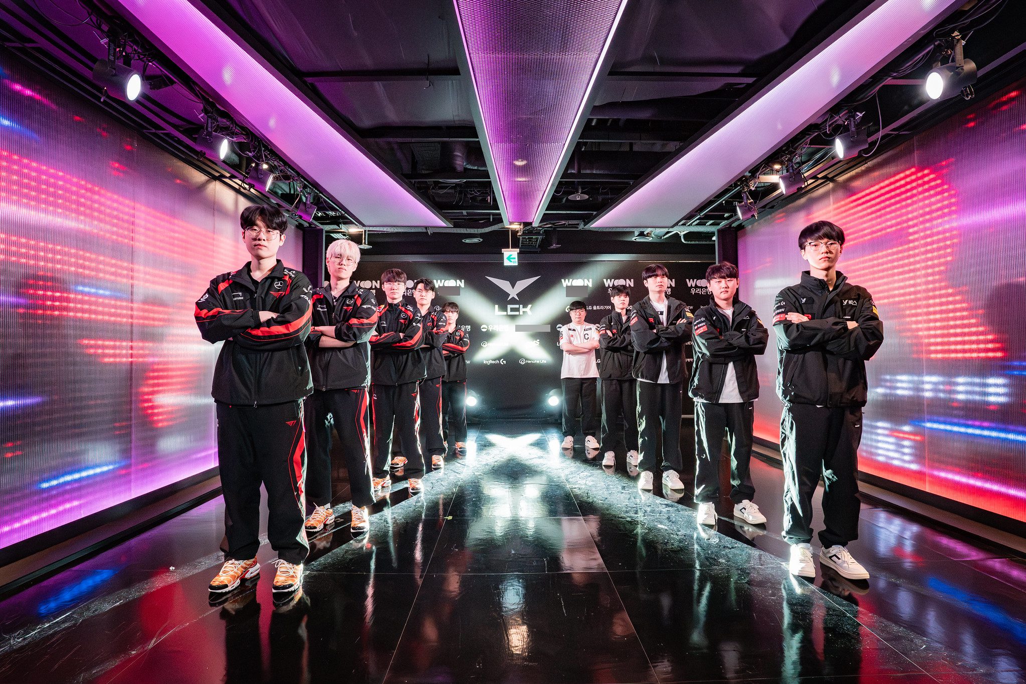 T1 won against KT in a rather one-sided match