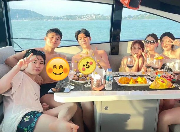 TheShy and Rookie on vacation with friends during the Lunar New Year