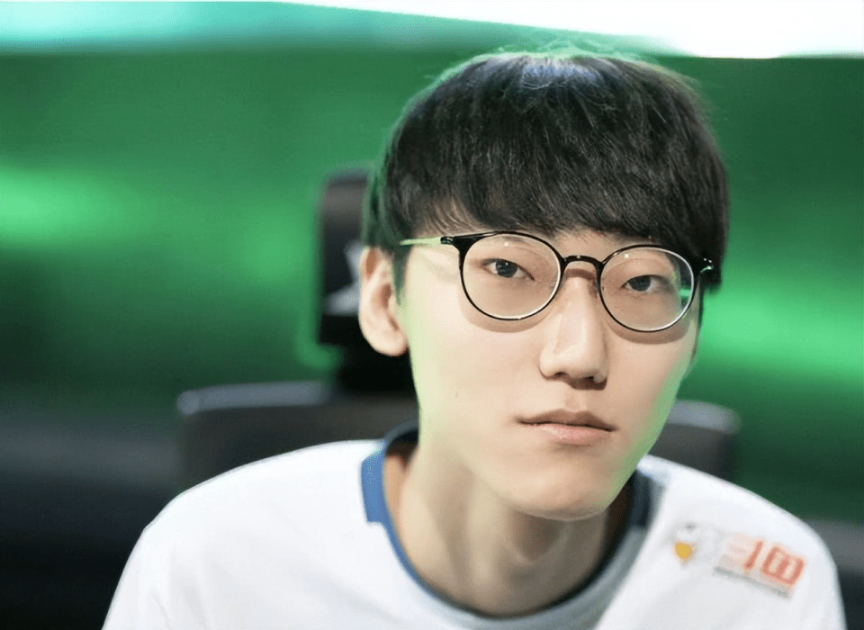 Nuguri comments that despite T1 and Zeus performing well and winning Worlds 2023, TheShy still has the upper hand over Zeus