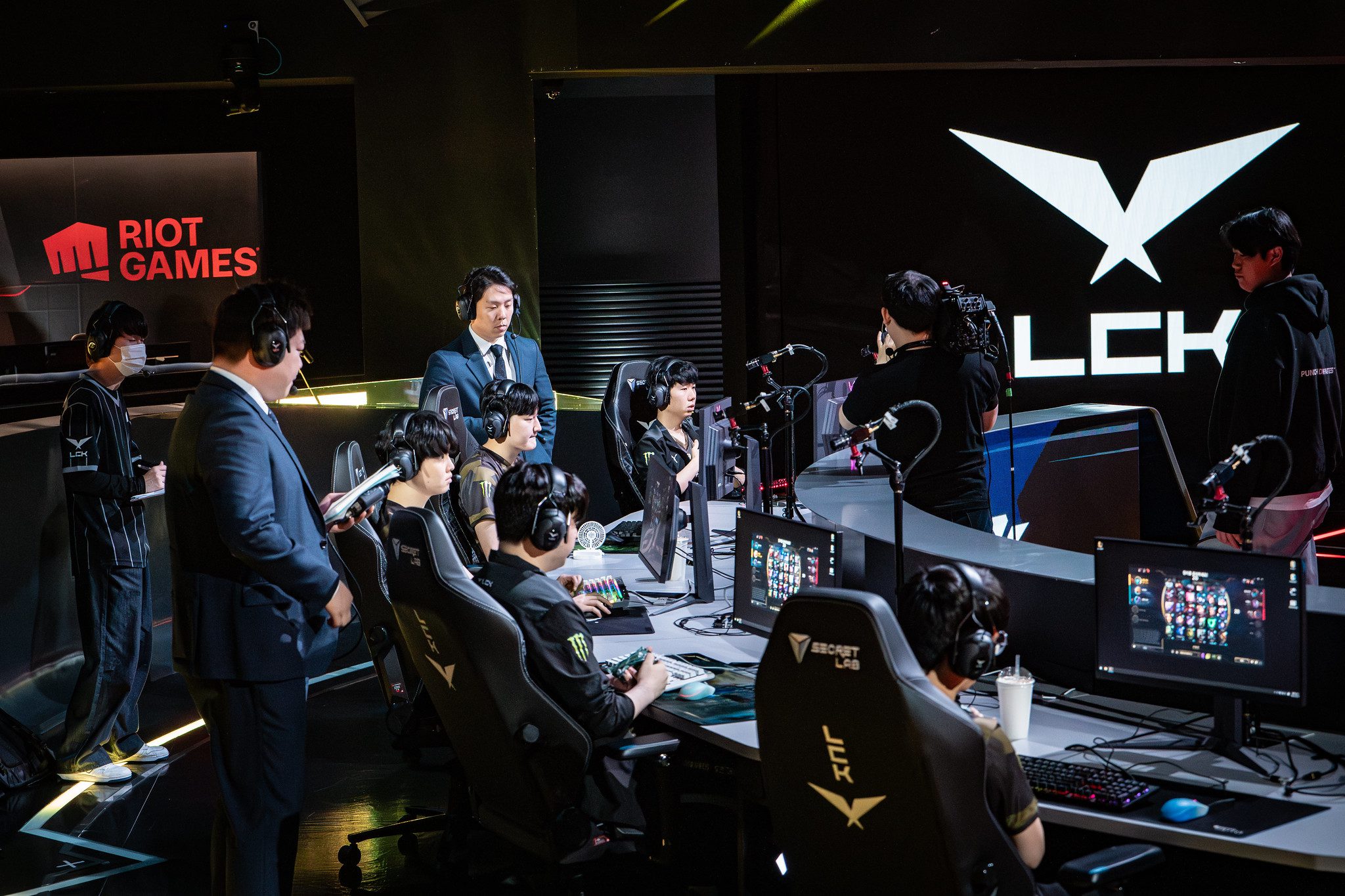 LCK matches are now broadcast quite late, like the recent KT - Gen.G match aired around 11 PM