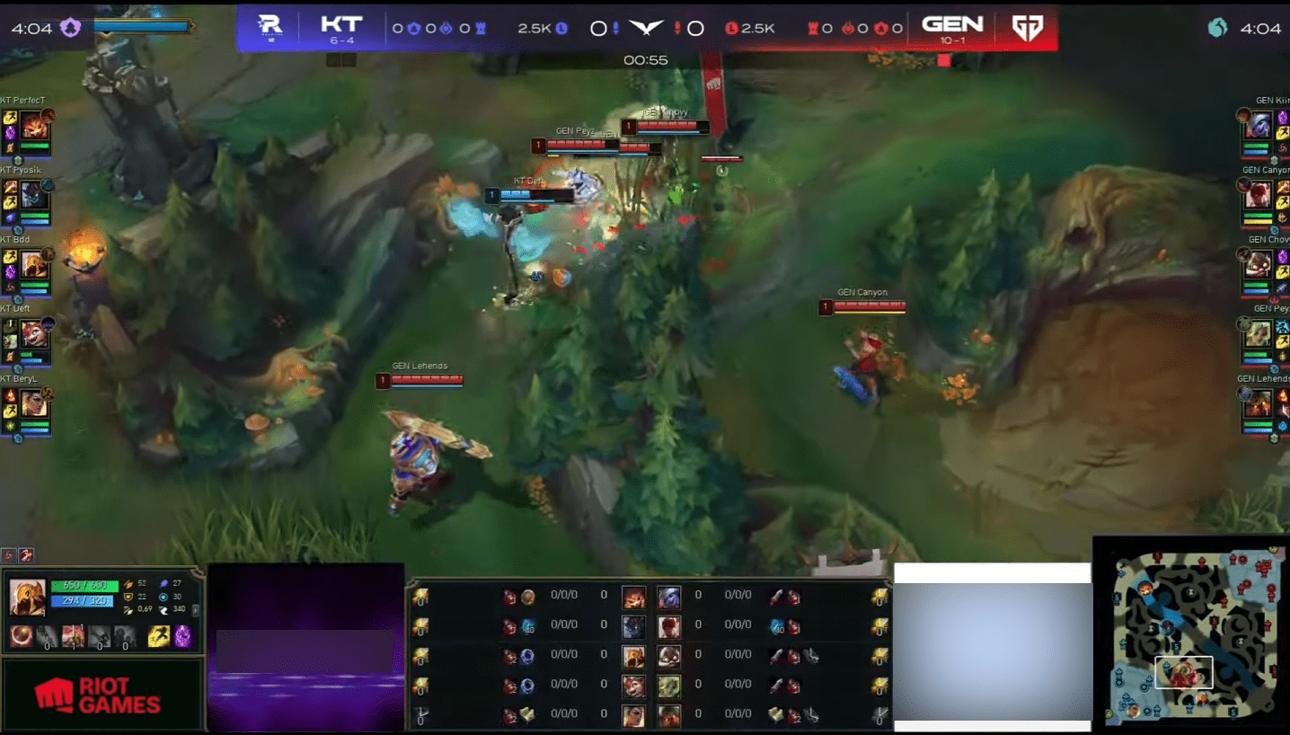 Deft ventured into the jungle alone with no teammates around