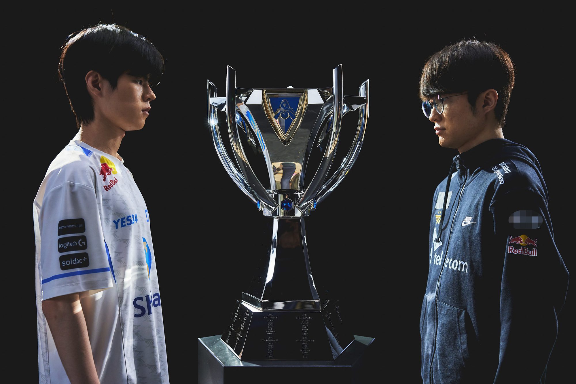 And while Deft is declining, Faker continues to shine brighter with T1