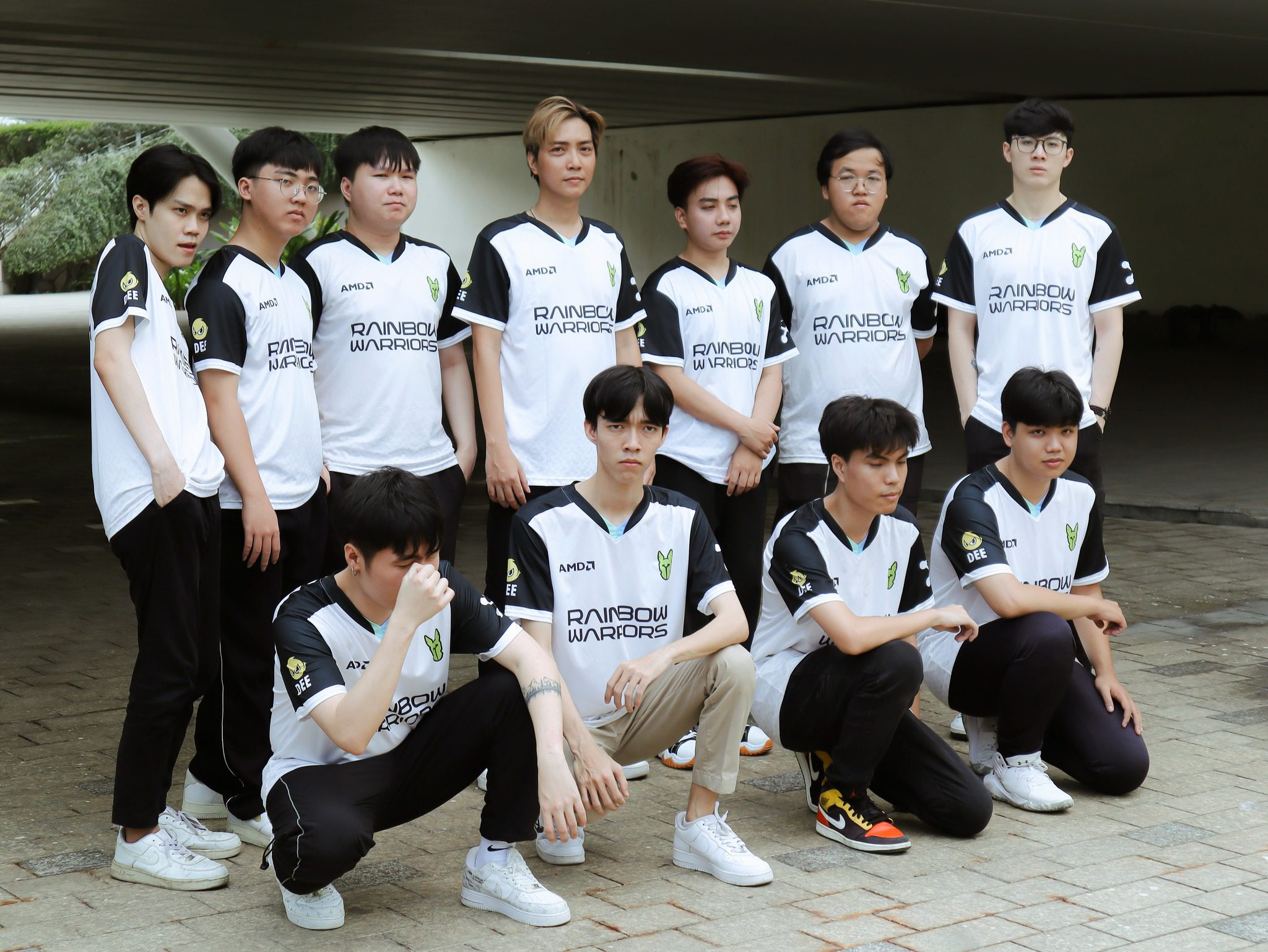 All VCS teams this season have 6 or more members, while RW has so many they could form two different teams