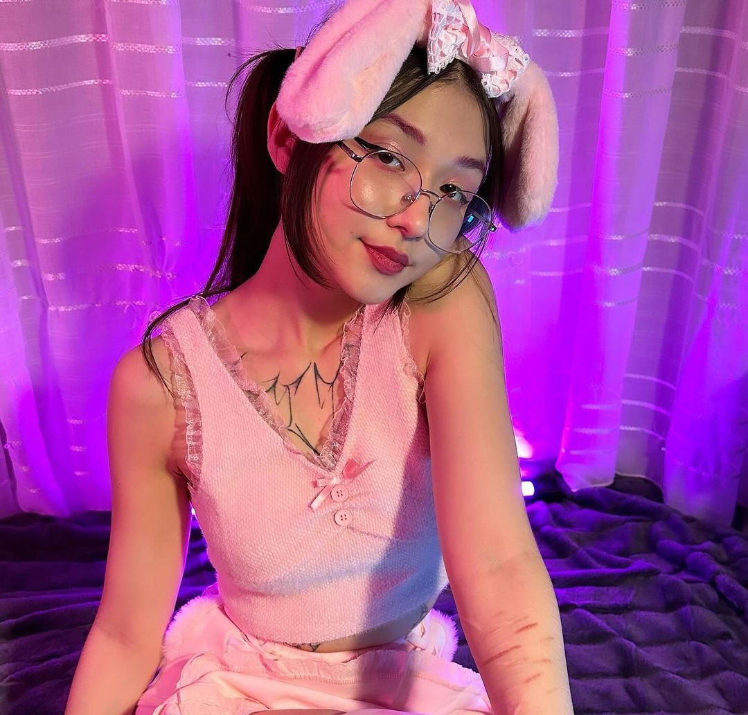 Female streamer Dzihiko (nickname Nya) from Russia