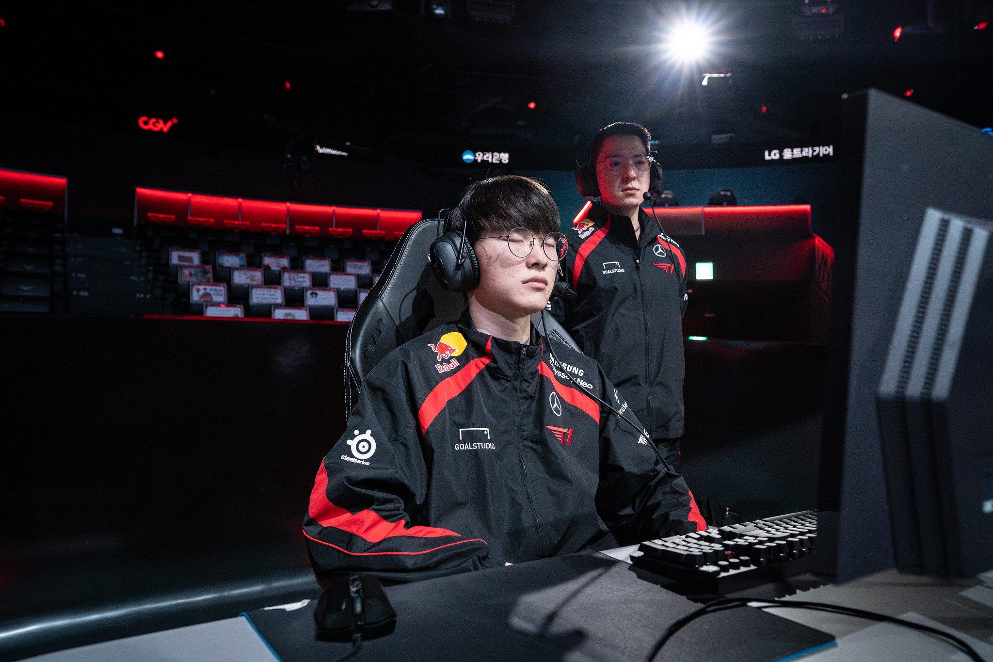 T1 suffers another defeat, this time against HLE