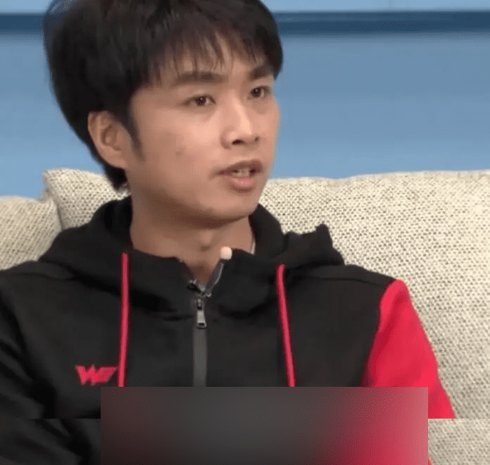 Li Xiaofeng - World Champion of Warcraft 3 and currently manager at Team WE states that the odds of becoming an Esports player is 1 in a million