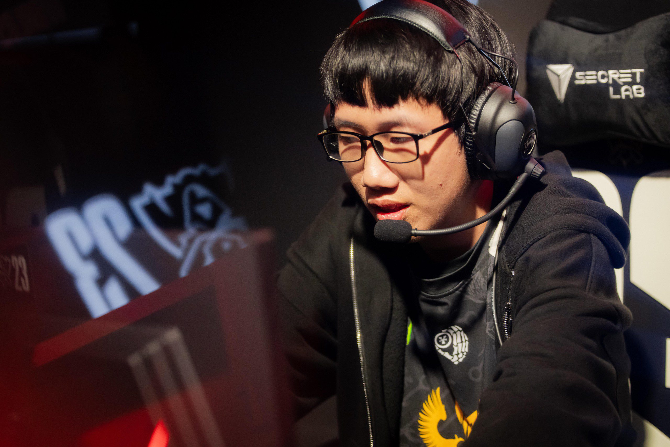 Kiaya is a special case who has been nurtured by the professional League of Legends community since childhood while maintaining a professional attitude.