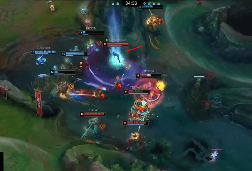 In the recent LPL final, JackeyLove made a careless Flash that led to his team's loss in the subsequent fight