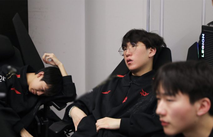 JDG lost 0-3 to TES on a day they were outsmarted by their opponent in the drafting phase without a backup plan