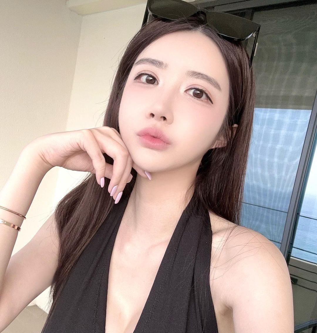 The undeniable beauty of the hot girl