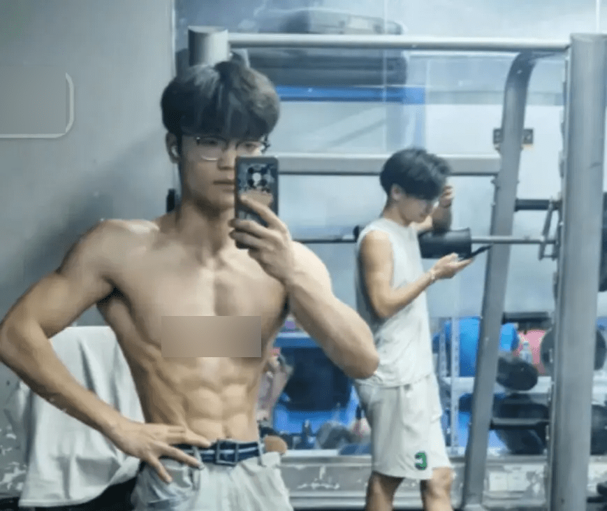 This person earns hundreds of millions VND each night and is called 'Six-Pack Faker', 'Gym Faker'