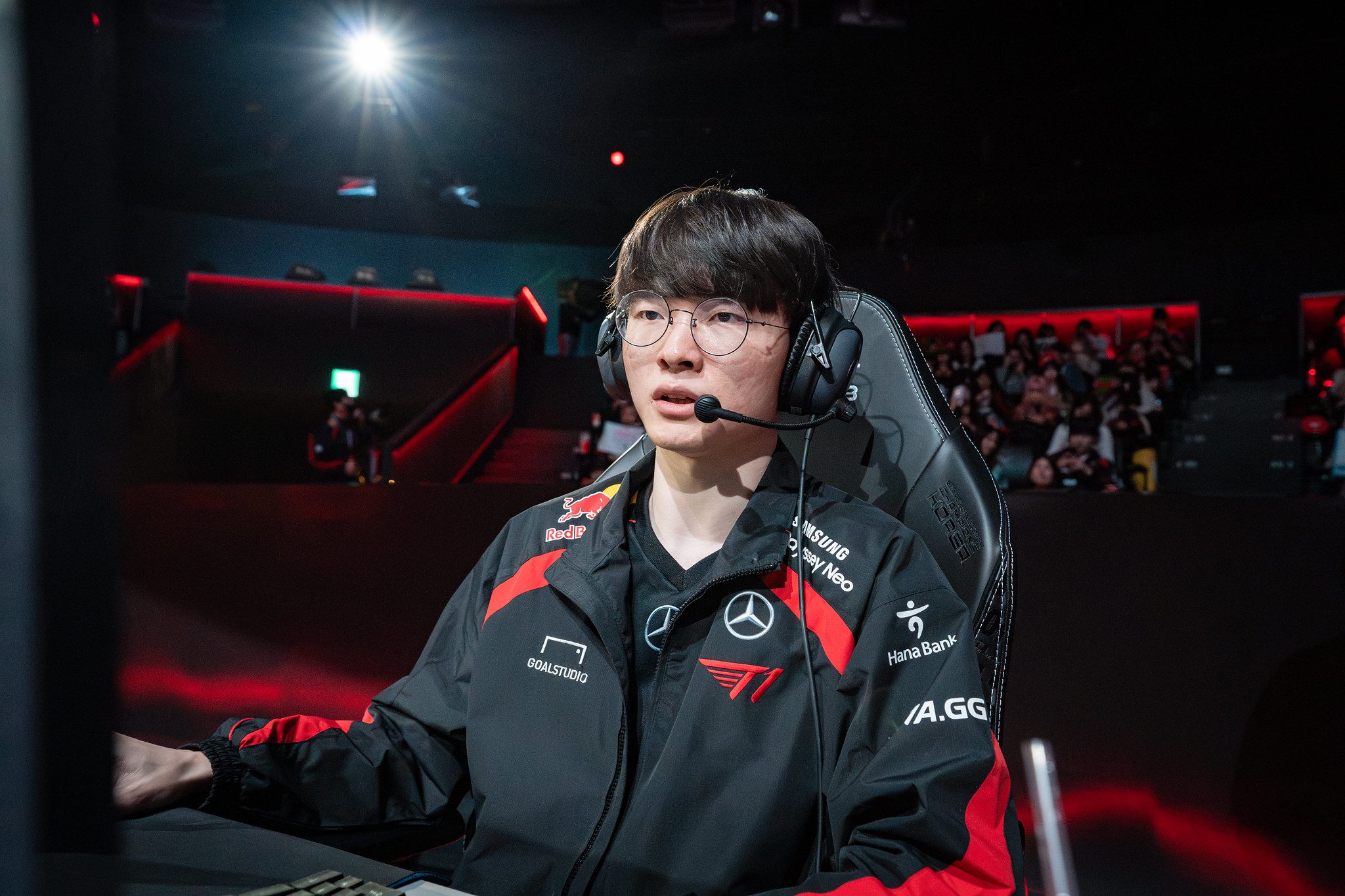 T1 loses 0-3 to HLE