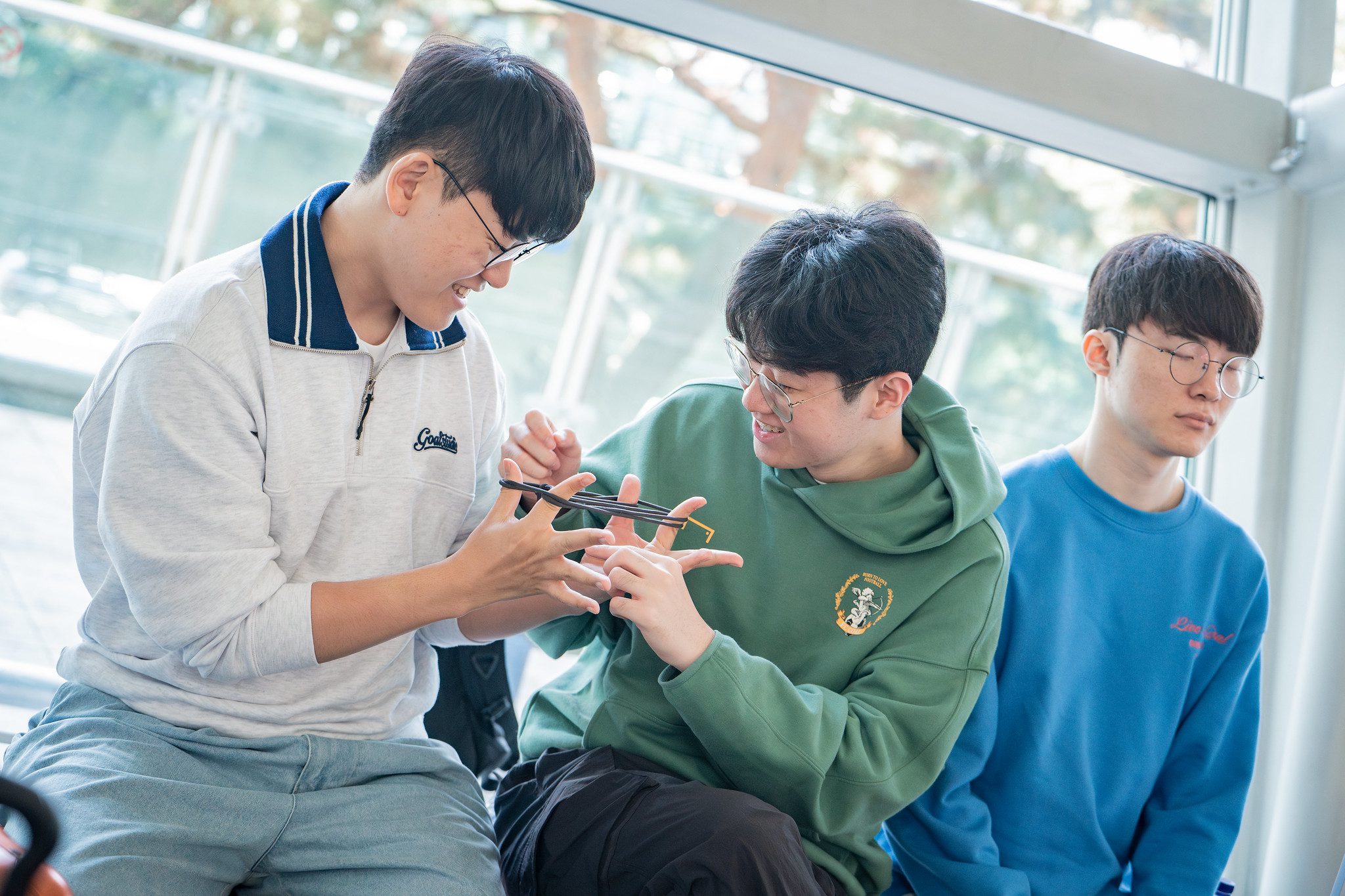 But from this sharing, it is realized that T1 players are actually very young