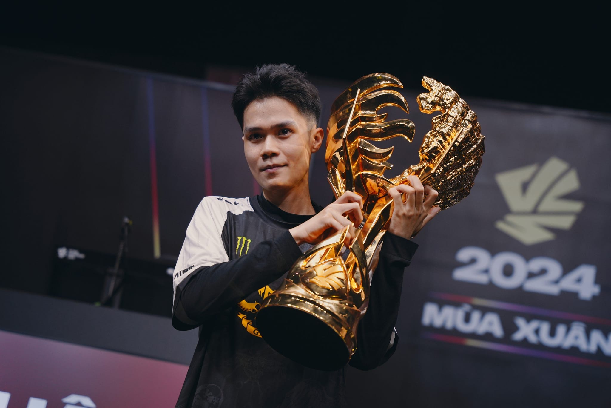 EasyLove also becomes the most unique champion in Vietnam's League of Legends and perhaps the world