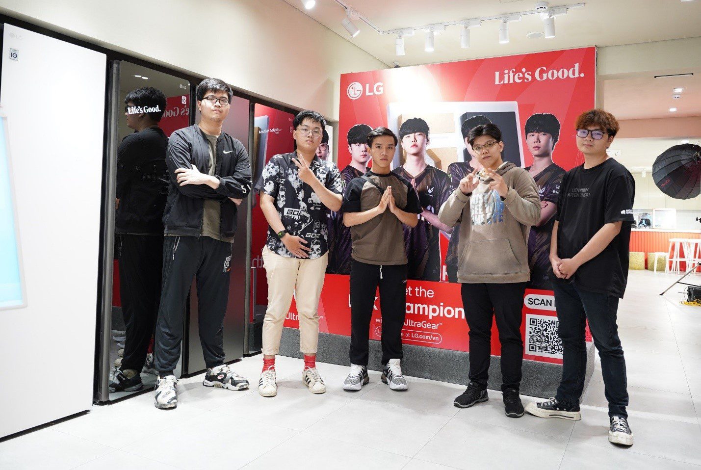 Young talents from Team XGN include Nguyễn Gia Qui, Lê Tấn Tỷ, Huỳnh Nguyễn Duy Thức, Lâm Tiểu Minh, and Trần Đại Phát.