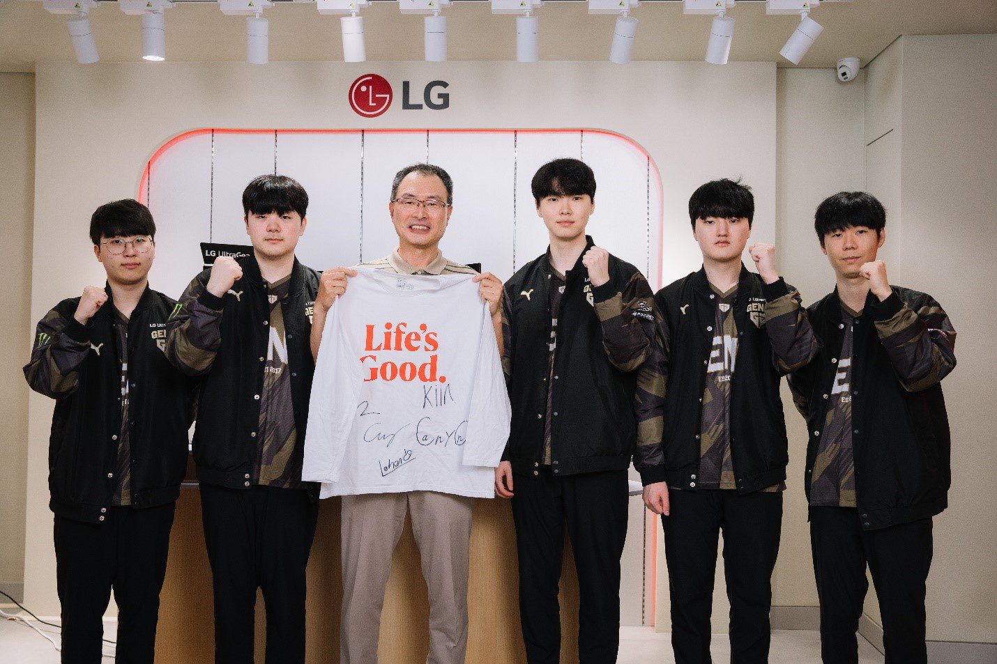 Mr. Song Ikhwan – General Director of Marketing and Business, LG Electronics Vietnam shared: 'On the journey to create a better life for users, we want to create many activities that bring positive values to the community. Through the series of events with Gen.G at Another Saigon, LG hopes to inspire the youth, especially those who love esports in Vietnam. In the coming time, we will organize more activities to connect and bond further with young users at Another Saigon.'