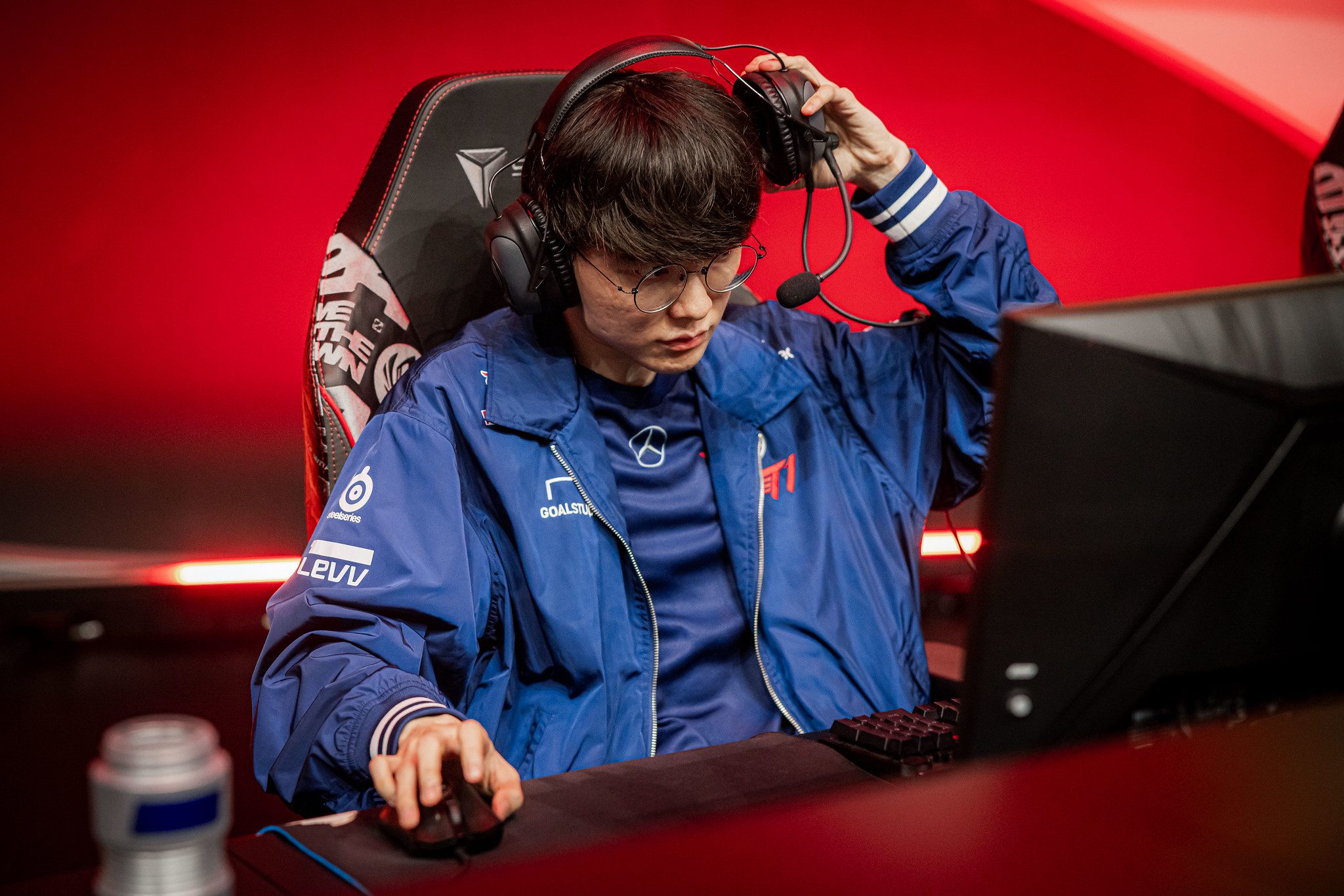 T1 overcame TL not too easily but still maintained a score difference