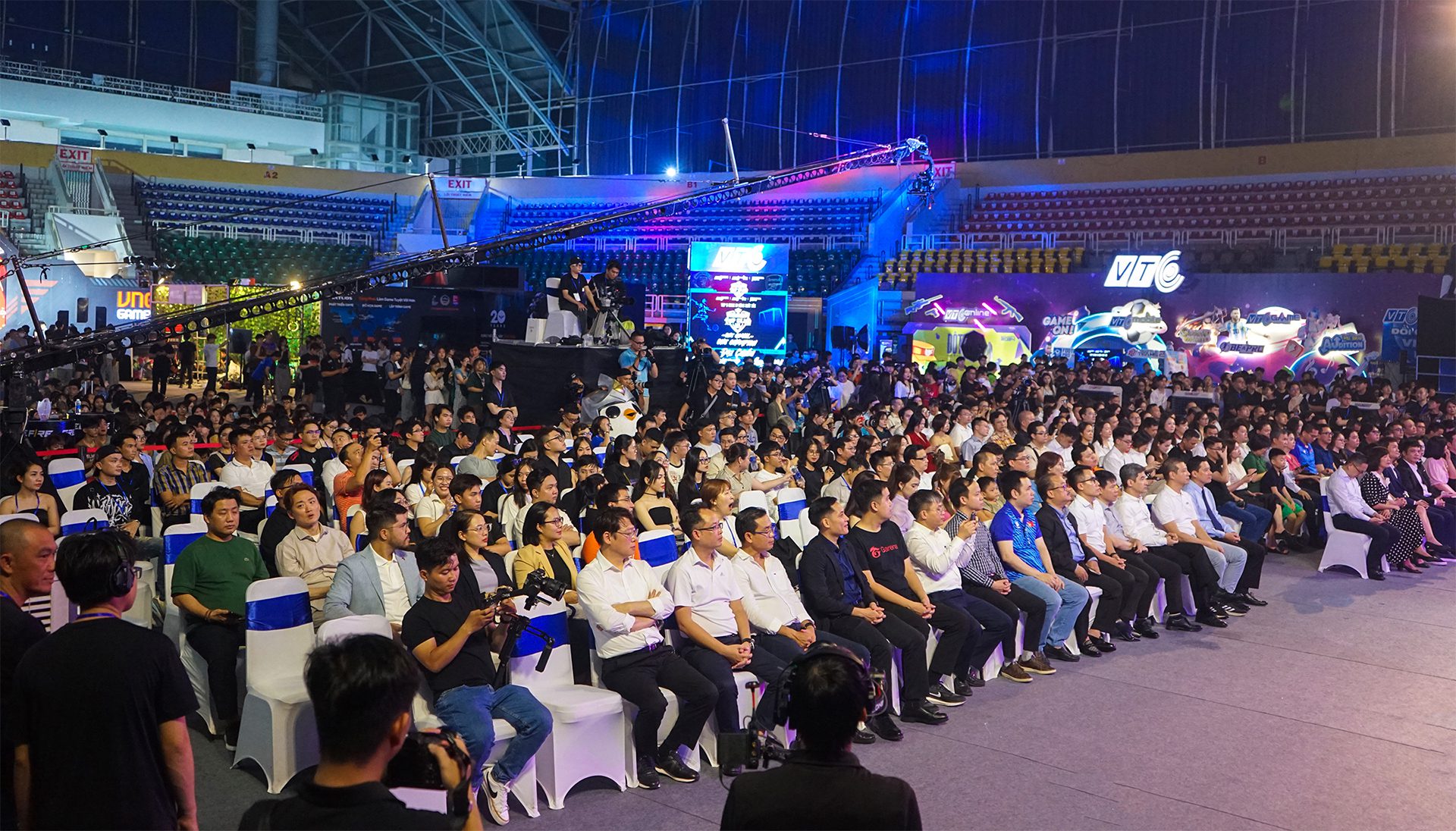 Guests and audience watching the event at Phu Tho Sports Hall