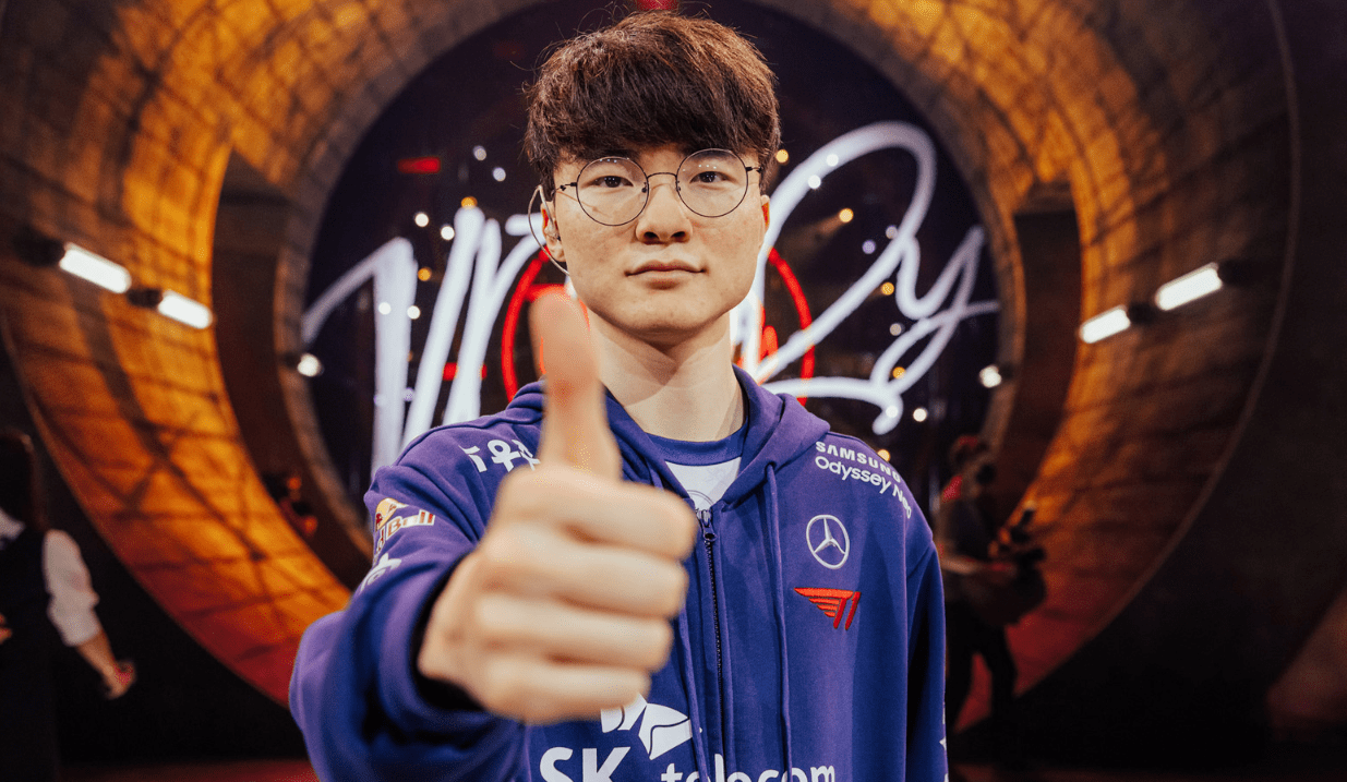 The HoL Faker Signature Bundle would mean much more if Riot gifted buyers a signed poster from the 'Demon King'