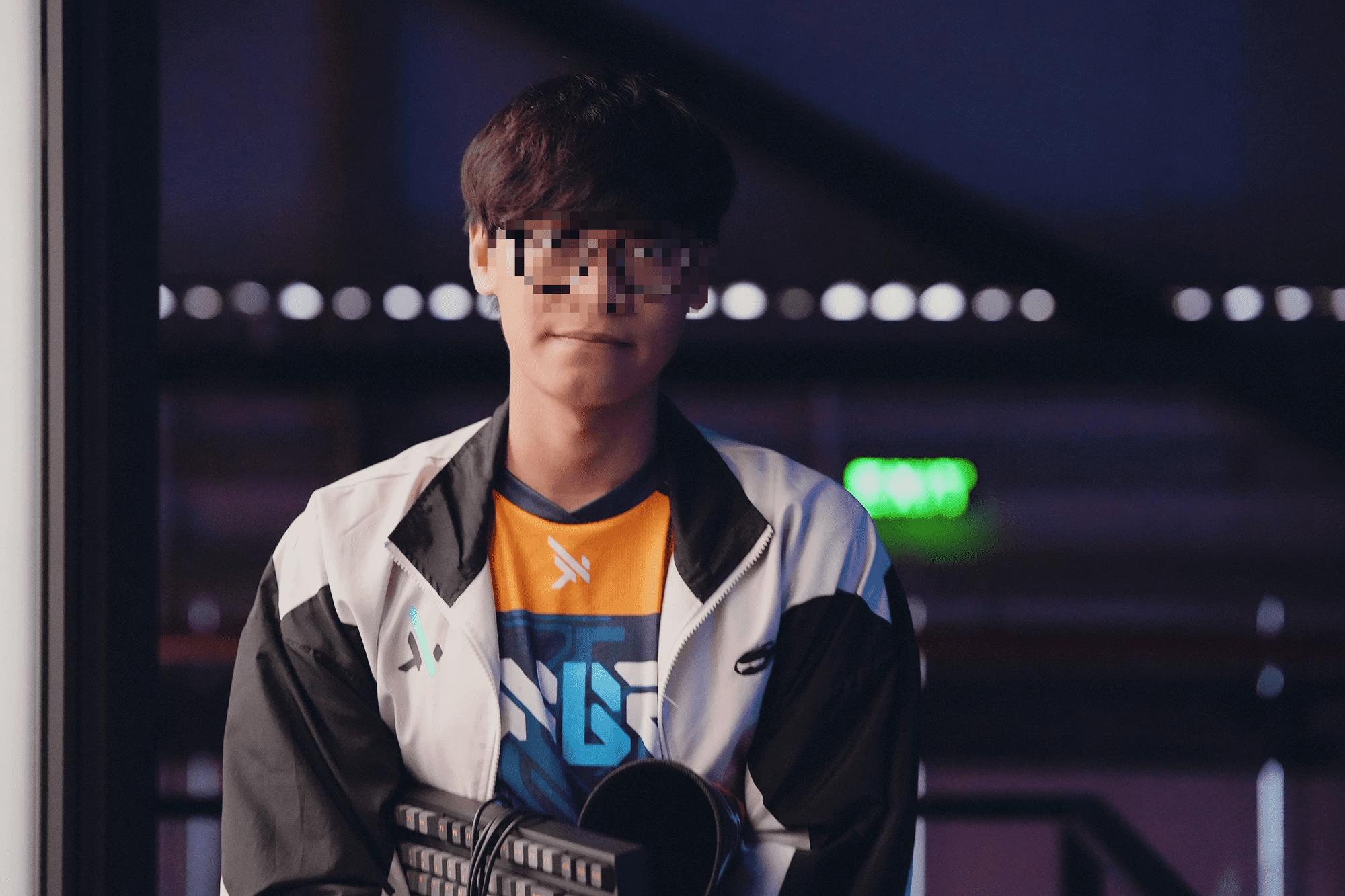 Discussions surrounding the penalties from the VCS organizers and Riot, as well as the reactions from involved parties, are still of great interest to the Vietnamese League of Legends community