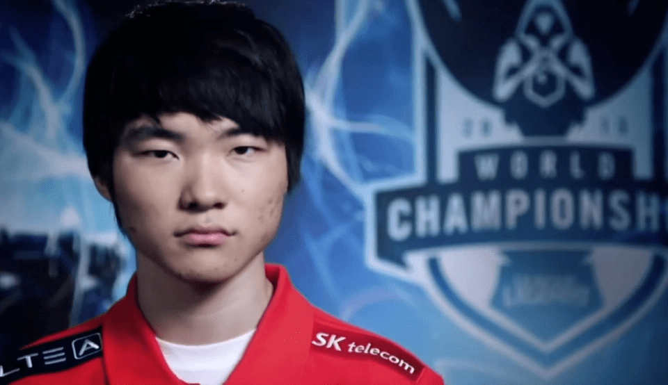 Faker admits that as a child, he was not skilled at fighting games but excelled at Audition-style games (dance games)