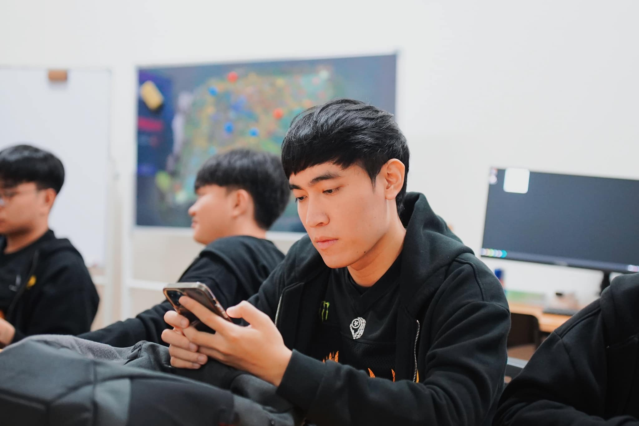 Levi and the GAM players are once again questioned about their past achievements