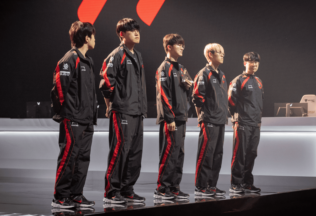 T1 had a rather emotional comeback in game 3 to defeat BLG with a score of 2-1