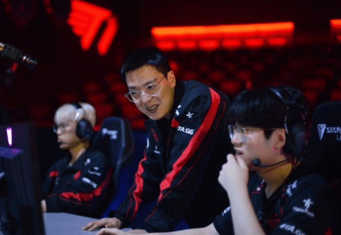 Coach KkOma's motivational words have great significance for the T1 team