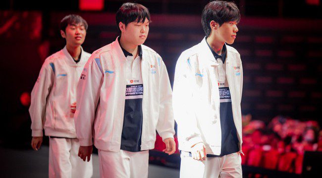 A recent clip shows Bin (in the middle) engaging in inappropriate actions towards ON (in front)