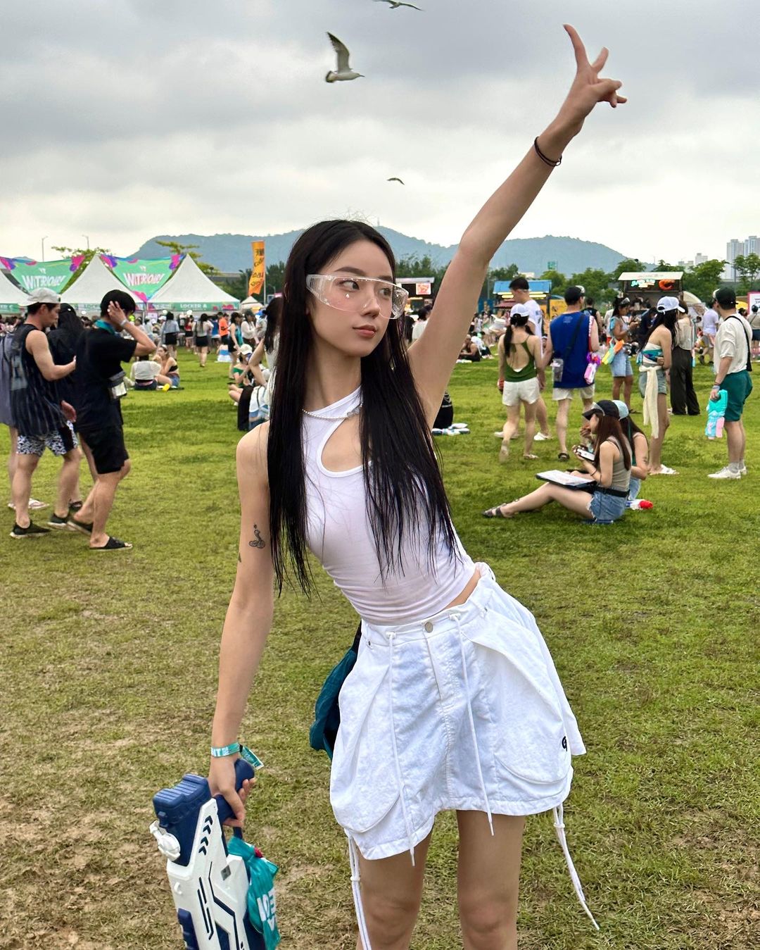 Yeon's charming face and slender figure